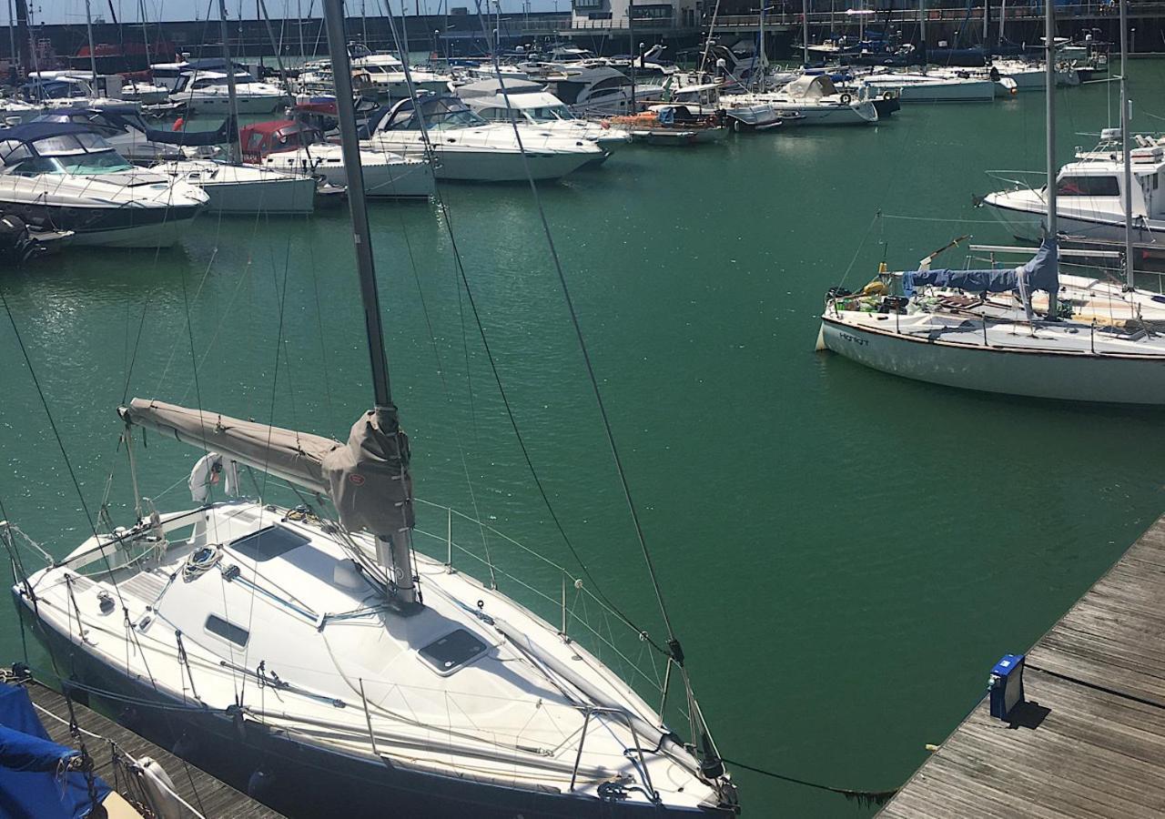 Brighton Marina Floating Home Exterior photo