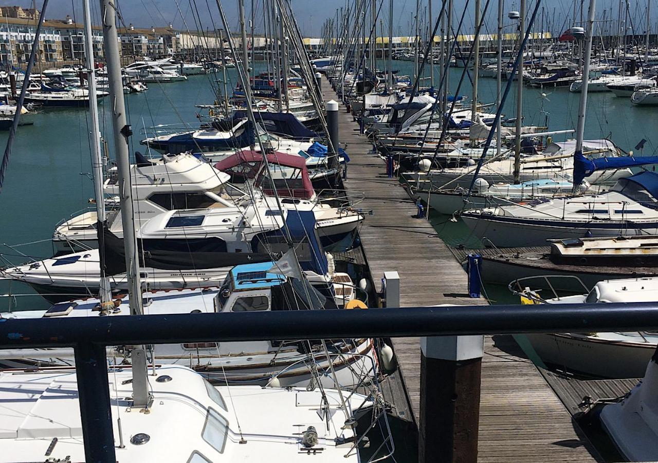 Brighton Marina Floating Home Exterior photo